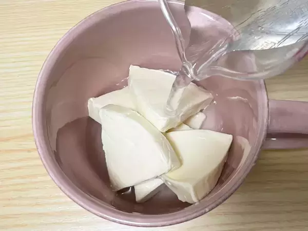 水と一緒に1個まるごとレンチン！　『チーズデザート6P』の冷凍スイーツを試してみた