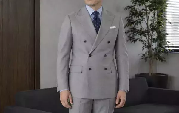 「一番下は外す」は本当？　専門家に聞いたスーツの着こなしマナー