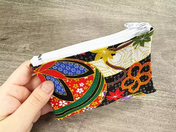 糸も針も使わない！　余った100均ハギレで作る簡単ダブルポーチ