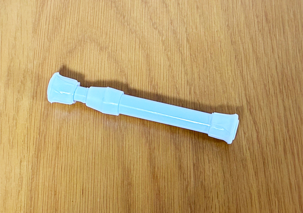 「使い道が少なそう」は誤解！　100均の『短いつっぱり棒』の思わぬ活用法に「頼もしすぎる」