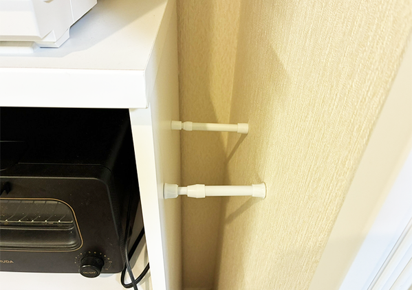 「使い道が少なそう」は誤解！　100均の『短いつっぱり棒』の思わぬ活用法に「頼もしすぎる」