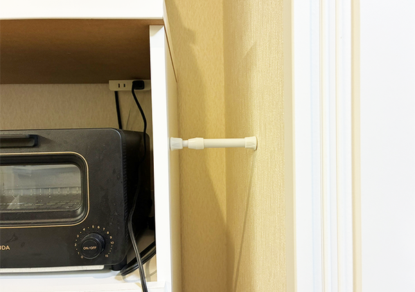 「使い道が少なそう」は誤解！　100均の『短いつっぱり棒』の思わぬ活用法に「頼もしすぎる」