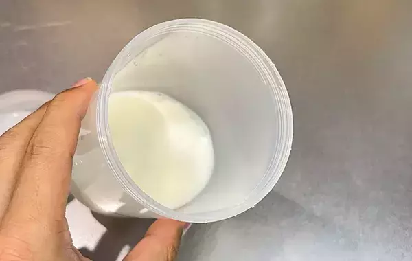 泡立て器もボウルもポイッ！　ホットケーキミックスは『プロテインシェイカー』で振るのが大正解【ダイソー】