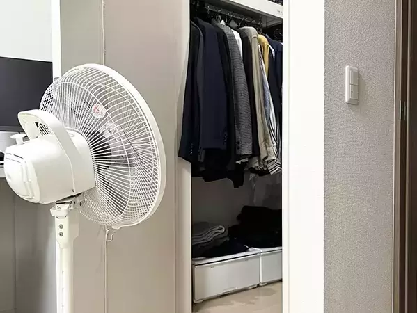 服をカビから守れ！　プロが推奨するクローゼット“湿気撃退法”がすごかった