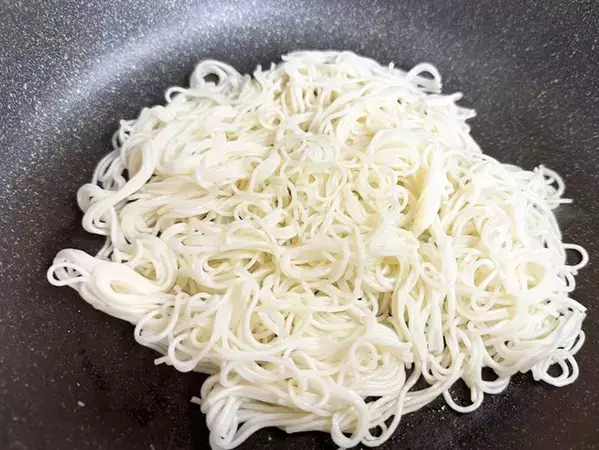 そうめん茹でたら焼いてみて！　そんな食べ方があったとは…
