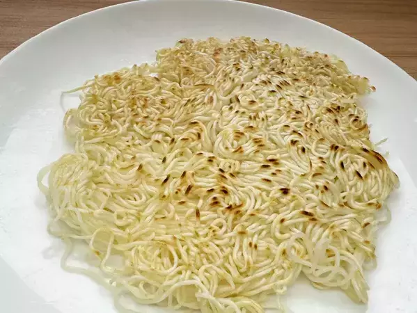 そうめん茹でたら焼いてみて！　そんな食べ方があったとは…