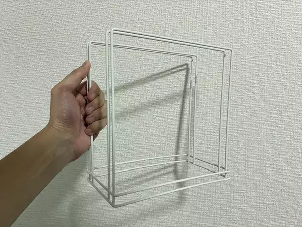 ふきんかけを下駄箱で引っかけるだけ！　玄関まわりがスッキリする活用法【2選】