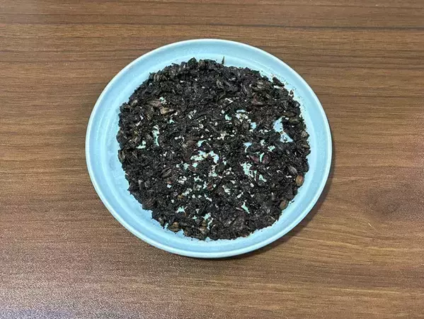 麦茶パックの中身を出したら？　2分温めて家中の消臭に生かす再利用法