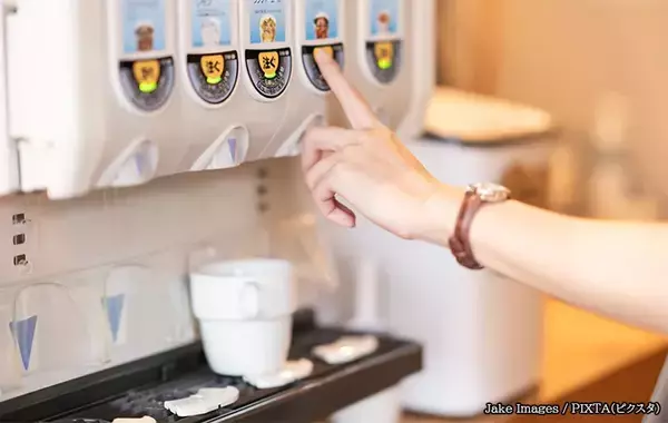 ファミレスで『グラスを大量確保』　店員に注意されても応じないとどうなる？