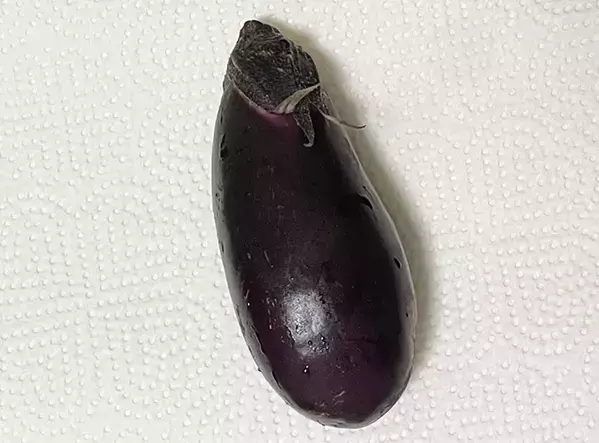 炊飯器にナスを丸ごとドボン　炊きあがりに「病みつきになる」「おにぎりにもいい」