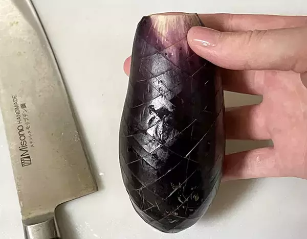 炊飯器にナスを丸ごとドボン　炊きあがりに「病みつきになる」「おにぎりにもいい」