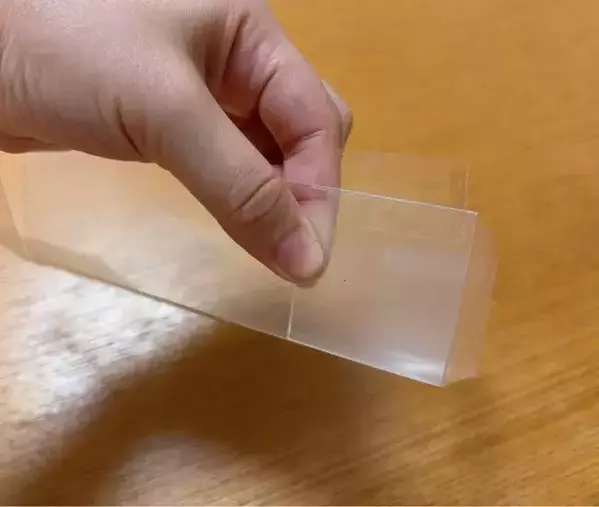 クリアファイルをカットして折るだけ！　ぴったりサイズの収納ボックスが0円で完成