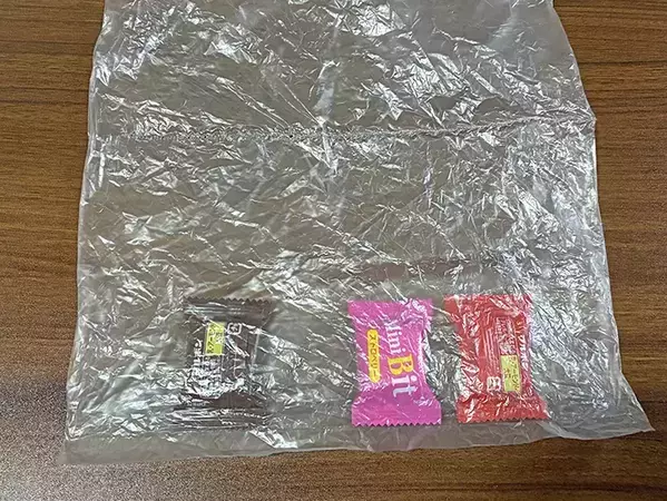 ポリ袋の口は結びません！　スプーンで5秒こするだけの簡単密閉ワザ