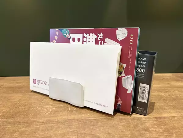 『ダイソー』のメモスタンドが便利！　玄関やデスクに置くだけでスッキリした