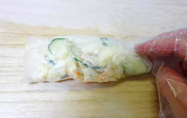 余ったポテサラをライスペーパーで巻いて焼くと？　「何これ？」と驚いた夫、一口食べれば…【レシピ】