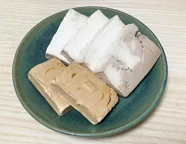 チーズと豆腐が茶色に染まる　さっぱり風味の『調味料』に一晩漬けてみたら…