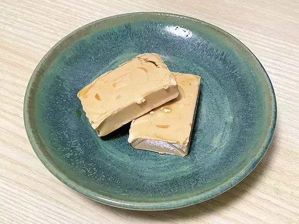 チーズと豆腐が茶色に染まる　さっぱり風味の『調味料』に一晩漬けてみたら…