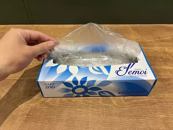 ポリ袋を2Lペットボトルにかぶせて？　ティッシュのように取り出しやすくなる裏ワザ