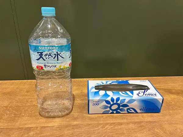 ポリ袋を2Lペットボトルにかぶせて？　ティッシュのように取り出しやすくなる裏ワザ