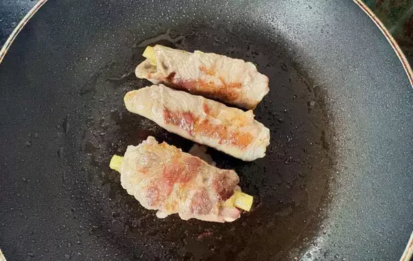 食べた子供が「これ好き！」　豚こま肉でくるくる巻いたのは…【簡単おかずレシピ】