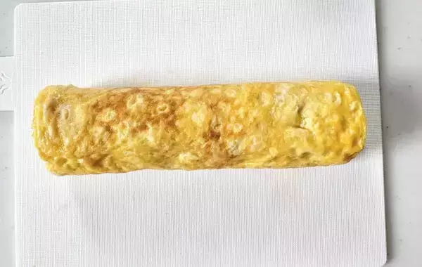 玉子焼きに『1本半』入れてみて！　10分で完成する節約アレンジに、箸が進む！