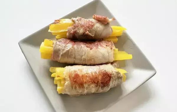 味つけはシンプルなのにご飯が進む！豚こま肉で巻いたのは…