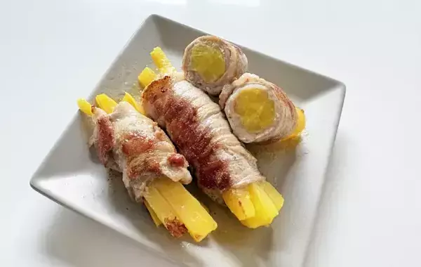 味つけはシンプルなのにご飯が進む！豚こま肉で巻いたのは…