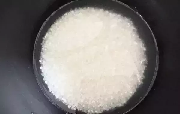 炊飯器に1袋入れてみて！　子供が感動した炊き込みご飯、具材に使ったのは？【レシピ】
