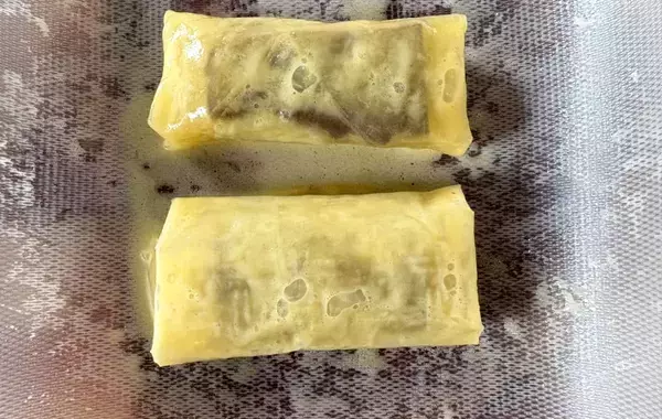 ライスペーパーを卵液に浸して…　できた簡単おやつに「モチモチで最高！」