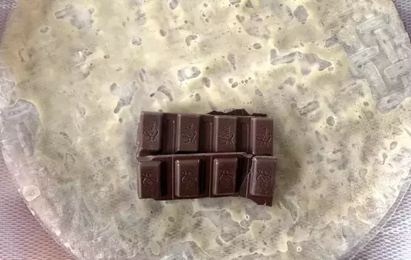 ライスペーパーを卵液に浸して…　できた簡単おやつに「モチモチで最高！」