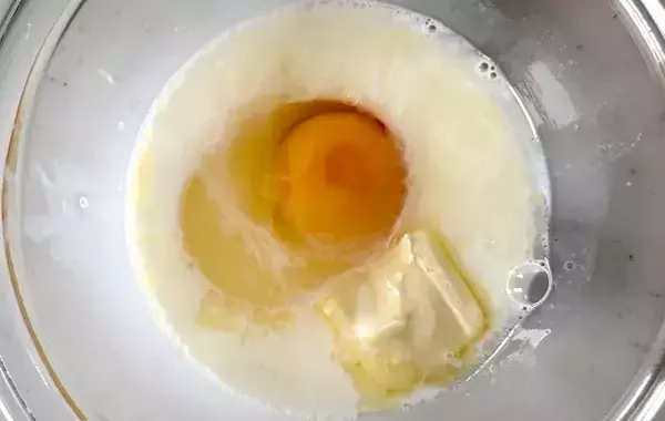 ライスペーパーを卵液に浸して…　できた簡単おやつに「モチモチで最高！」