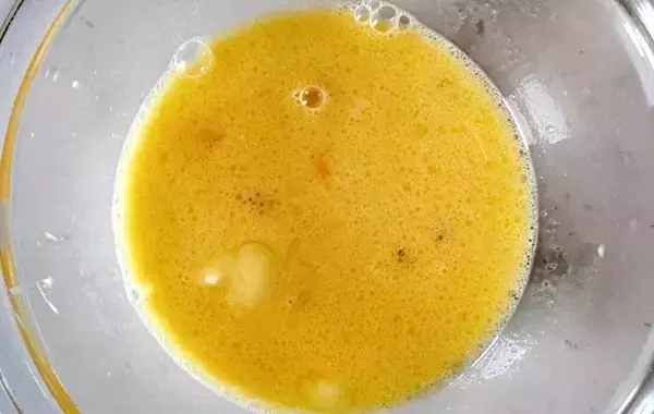 ライスペーパーを卵液に浸して…　できた簡単おやつに「モチモチで最高！」