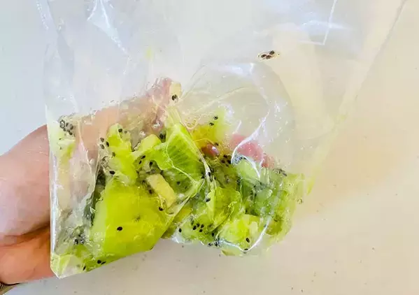 キウイ1個でOK！　潰して混ぜるだけの「簡単ドリンク」が夏にピッタリ【10分レシピ】