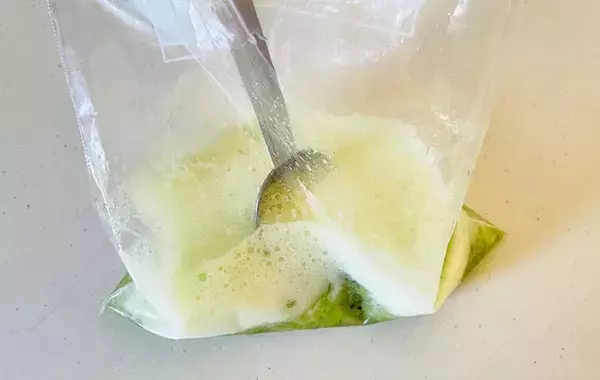 キウイ1個でOK！　潰して混ぜるだけの「簡単ドリンク」が夏にピッタリ【10分レシピ】