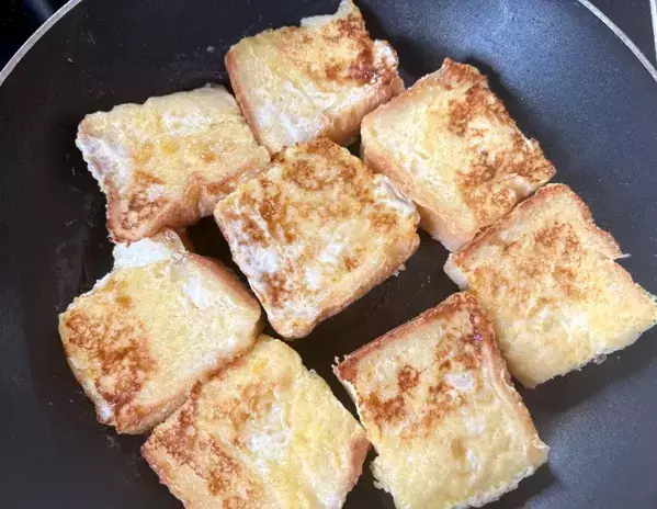 食パンを凍らすだけ！　ふわふわフレンチトーストのコツに「噛まずに飲める」