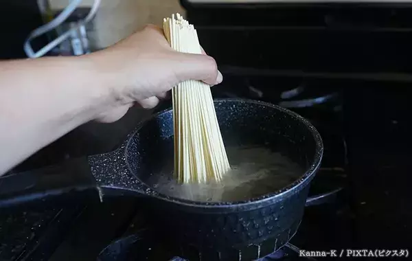 そうめんをゆでた後、流水で軽く洗うだけでなく？意外と知らない洗い方