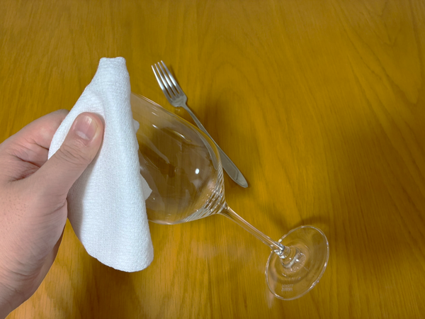 普通のふきんに見えるでしょ？　拭くだけで食器が見違える『100均有能ふきん』が超優秀