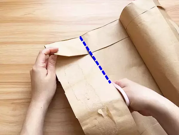 溜まった『紙袋』捨てないで！　ハサミで3回カットすると…