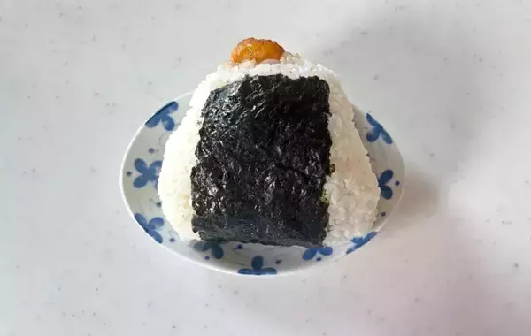 脱マンネリ！　おにぎりの意外な具材に「ラクすぎ」「高校生息子がドハマり」