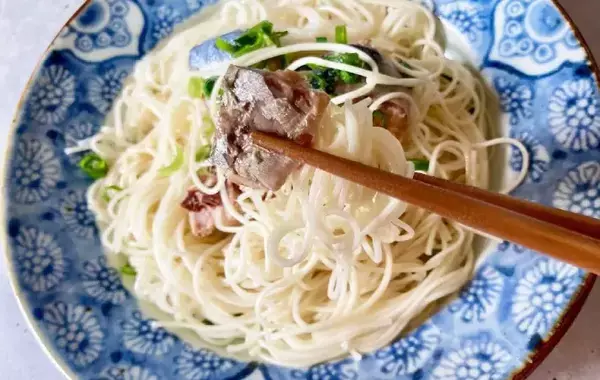 めんつゆかける前にのせてみて！　そうめんの意外な具材に「一気に満足度アップ」