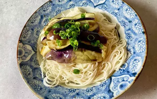 茹でたそうめんにのせたのは…　「とろとろ」「麺によく絡む」【簡単アレンジ】