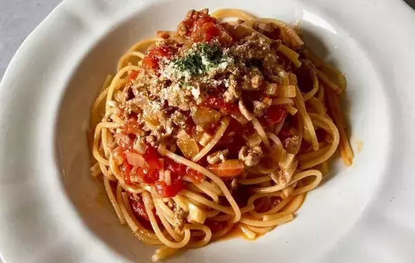 【週末の昼ご飯】フライパン1つで作る『ミートソースパスタ』　「洗い物少ない」「別ゆでよりおいしい」