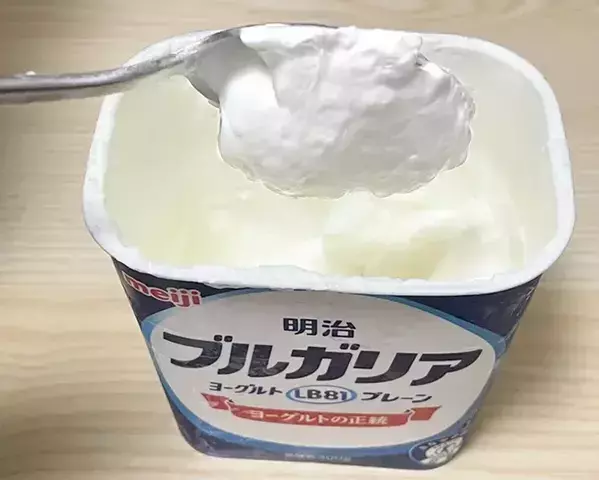 ヨーグルトの中蓋に『竹串』を刺す　6時間ひっくり返すと…？
