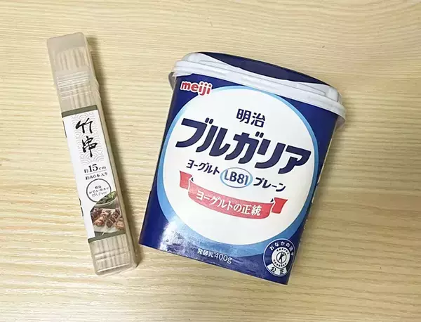 ヨーグルトの中蓋に『竹串』を刺す　6時間ひっくり返すと…？