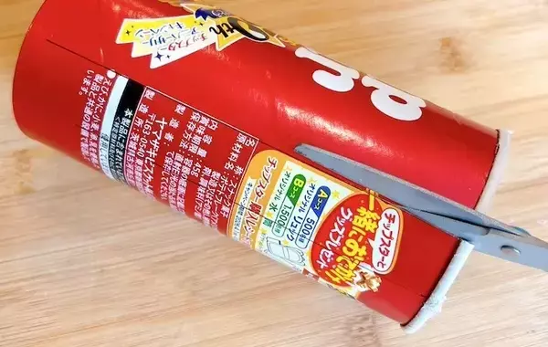 チップスターの空き箱、捨てないで！　意外な収納技に「これこそシンデレラフィット！」