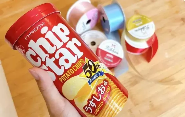 チップスターの空き箱、捨てないで！　意外な収納技に「これこそシンデレラフィット！」