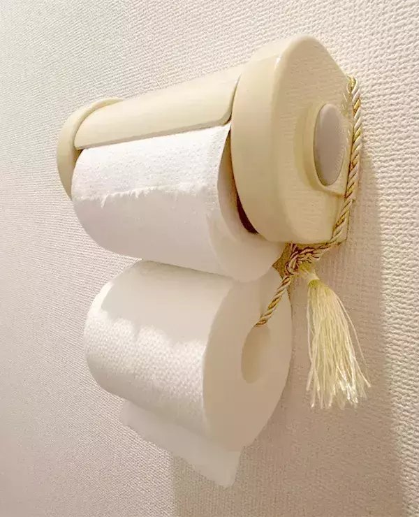 0円で完成！　家にある『余った紐』でトイレットペーパーホルダーを2連化する裏技