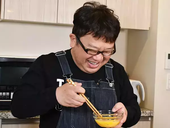 余った冷凍ご飯を卵液にドボン！ 天野ひろゆき流の裏ワザに「天才」
