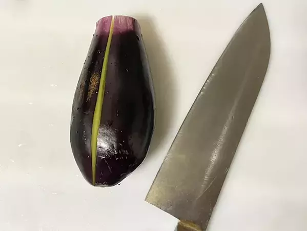 ナスを丸ごとレンチン 肉を挟むだけのレシピに「ジューシー」「弁当のおかずにも」