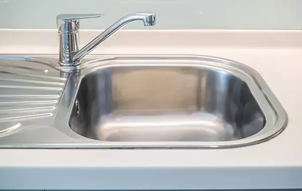 シンク周りの水アカはこうやって落とす！　メーカーに聞いた掃除のコツ